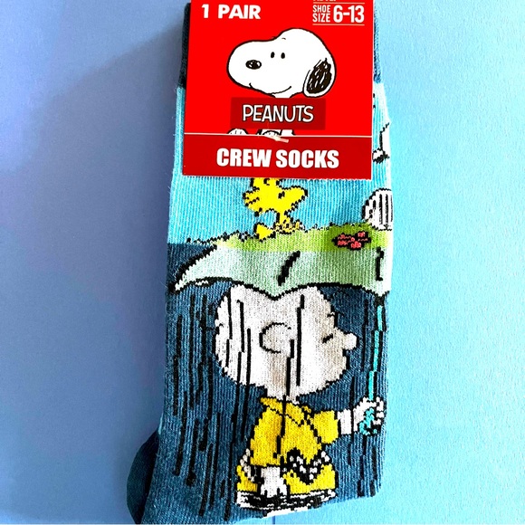 Peanuts Charlie Brown & Snoopy Graphic Crew Stretch Socks Fits Adult 6-13 NWT - Picture 1 of 5